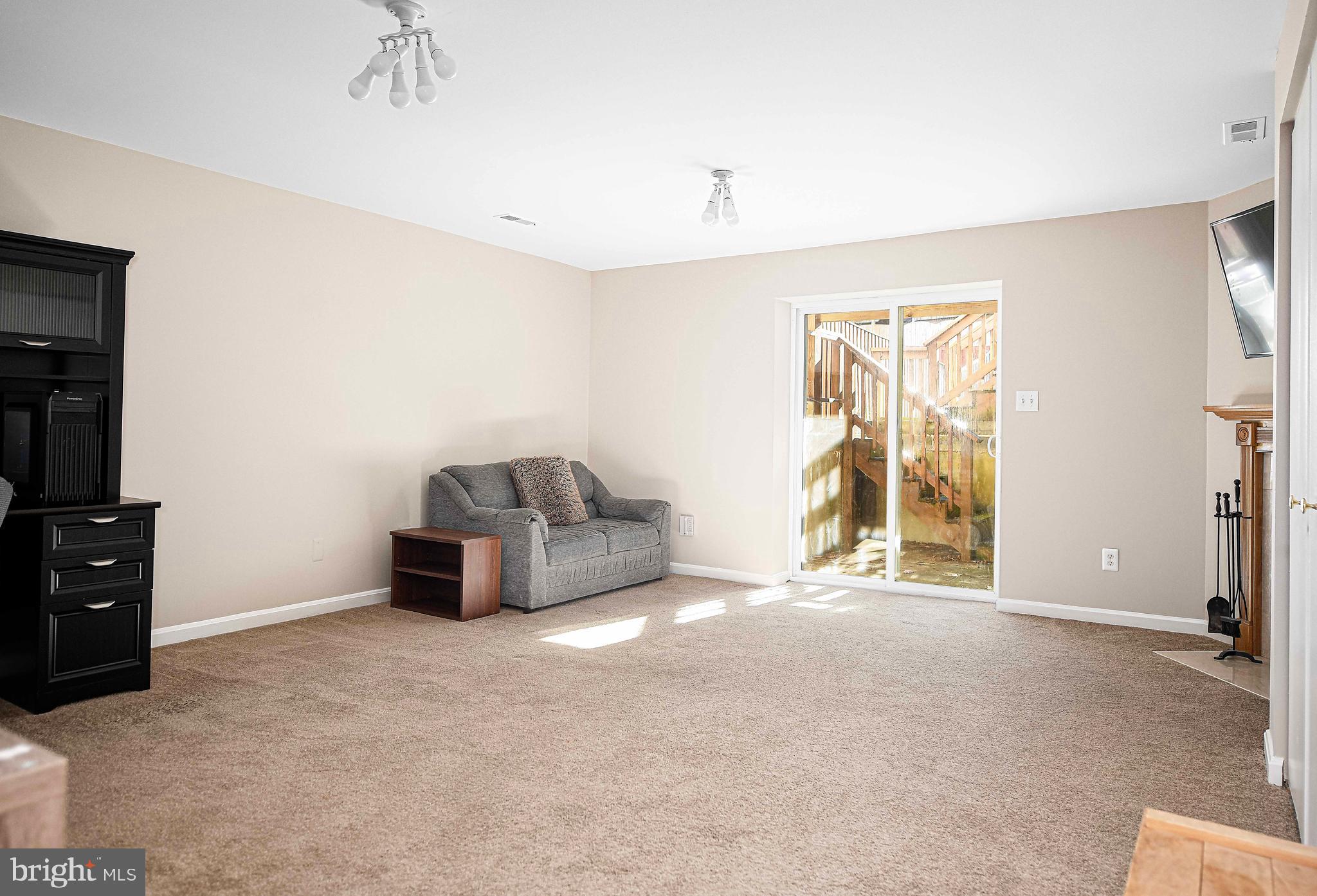 CONSTANT FRIENDSHIP - Residential