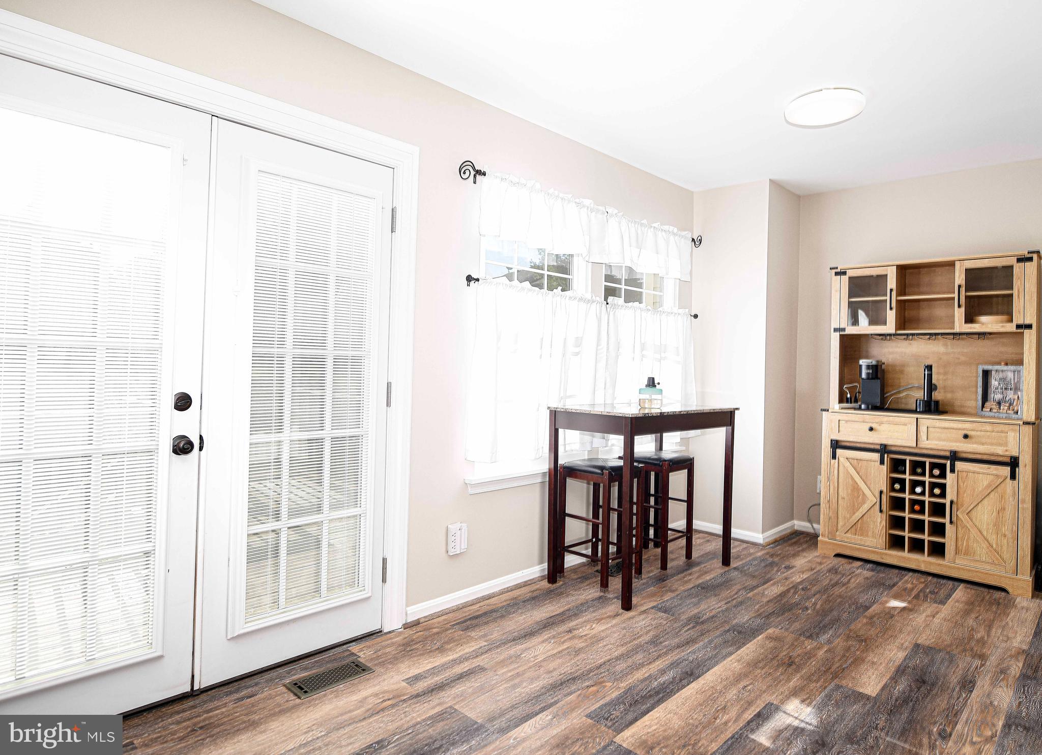 CONSTANT FRIENDSHIP - Residential