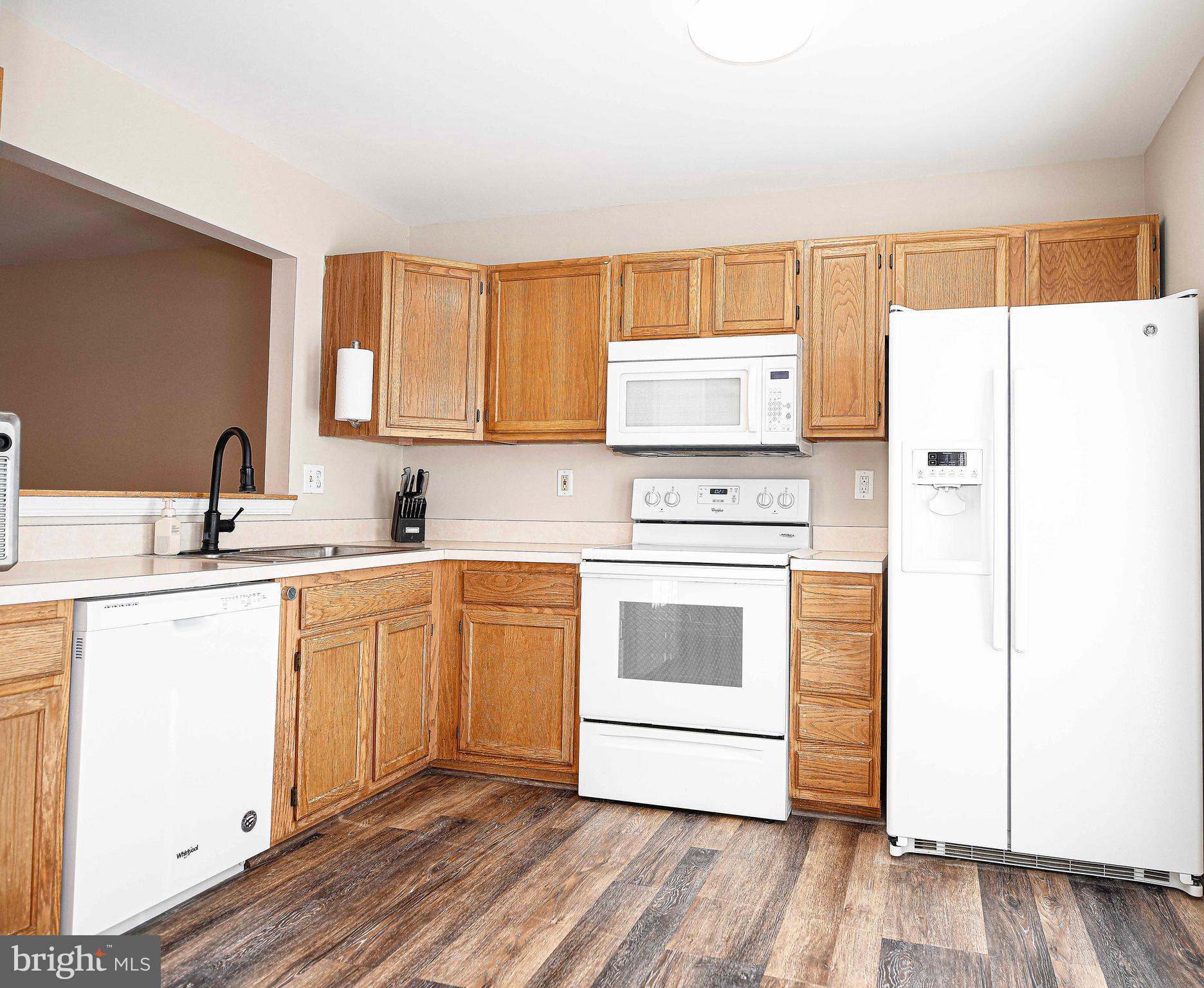 CONSTANT FRIENDSHIP - Residential