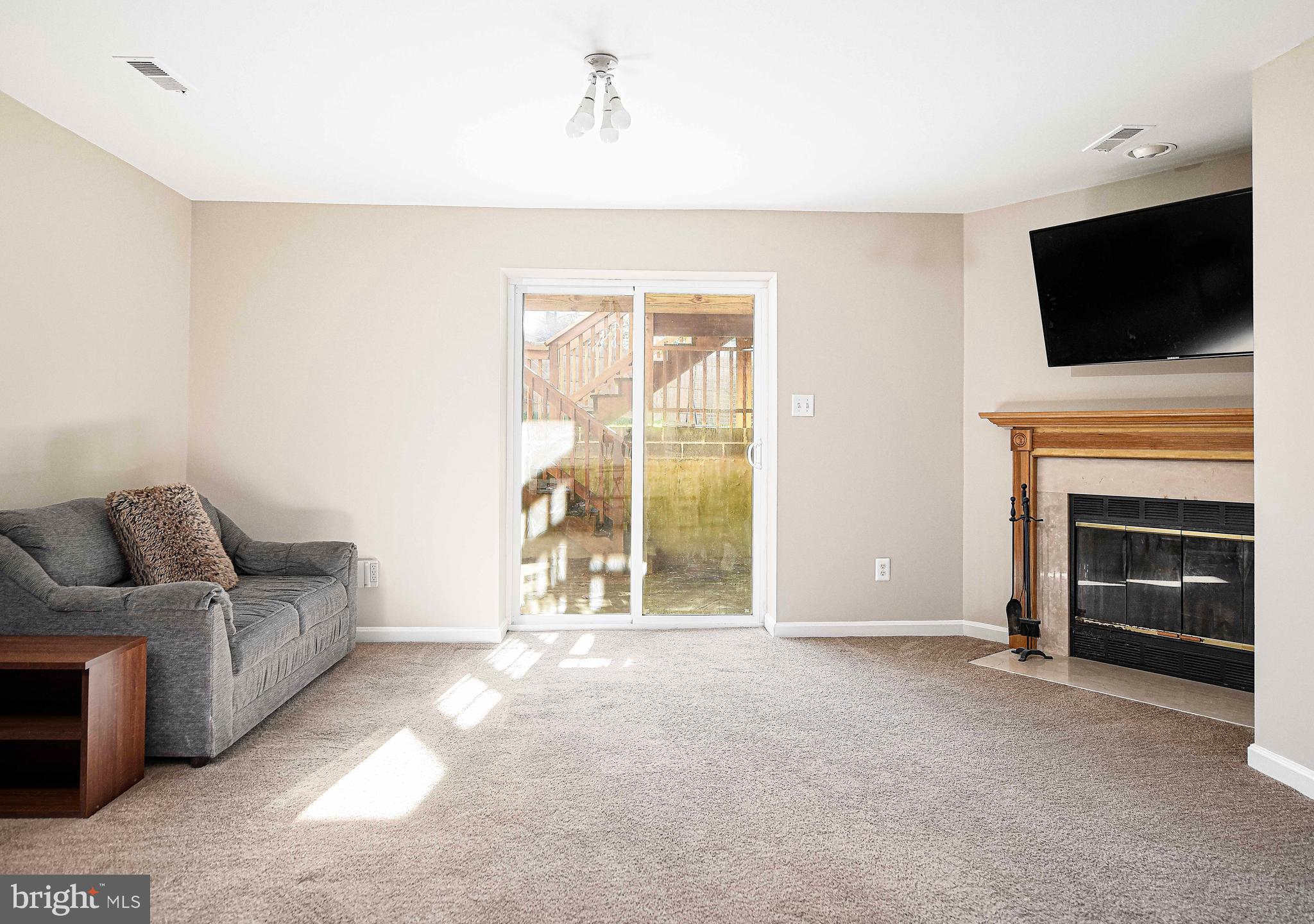 CONSTANT FRIENDSHIP - Residential