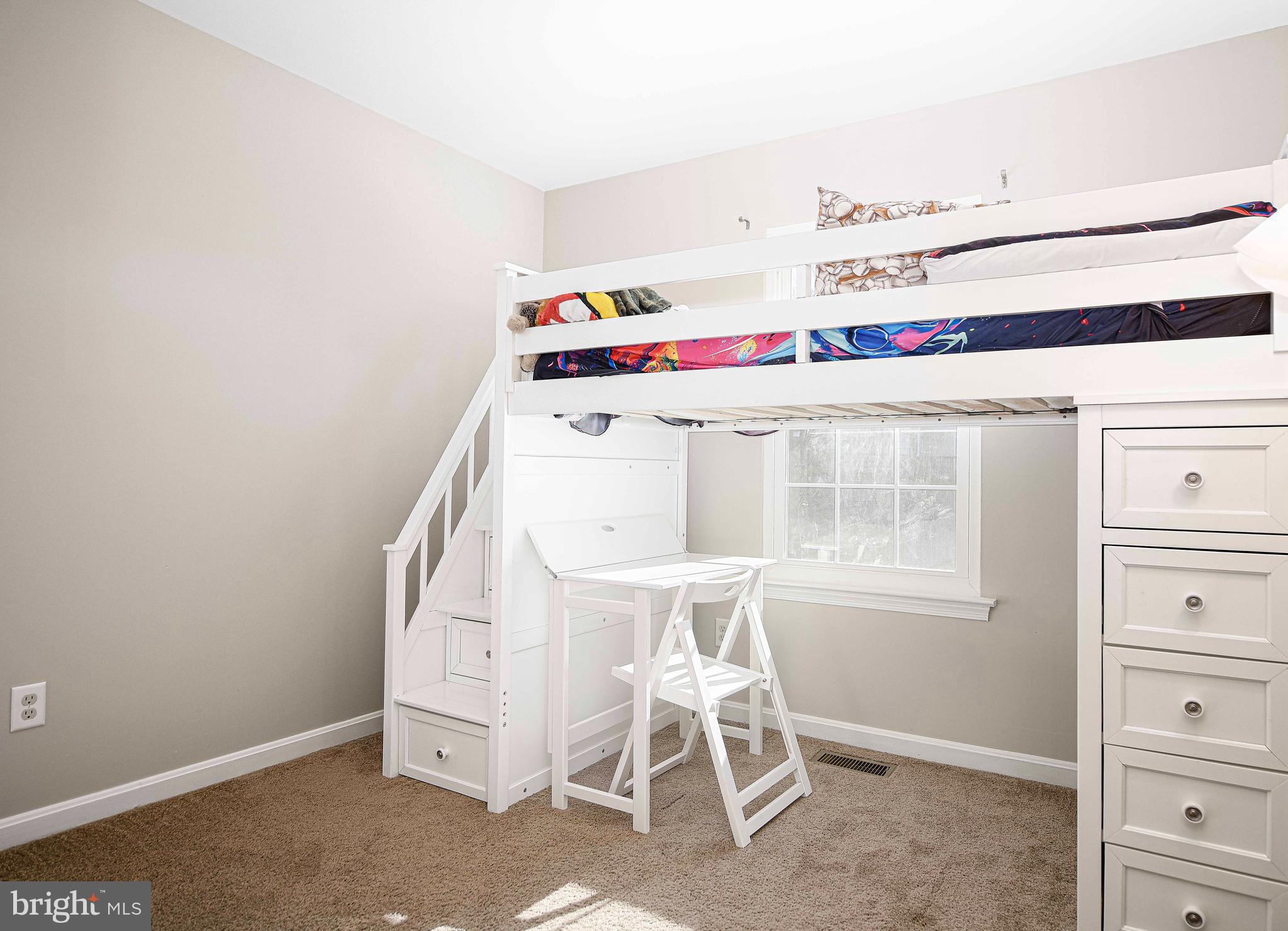 CONSTANT FRIENDSHIP - Residential