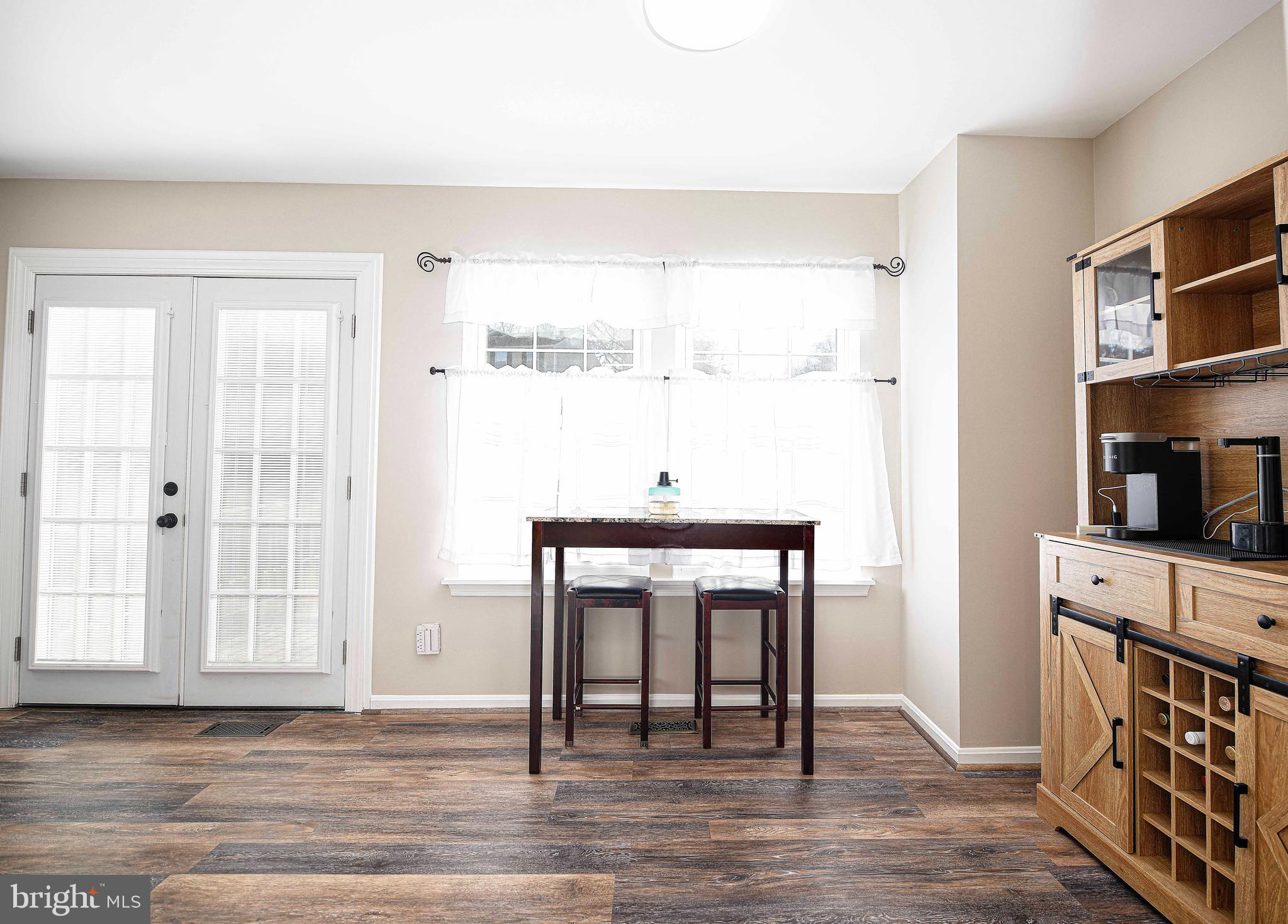 CONSTANT FRIENDSHIP - Residential