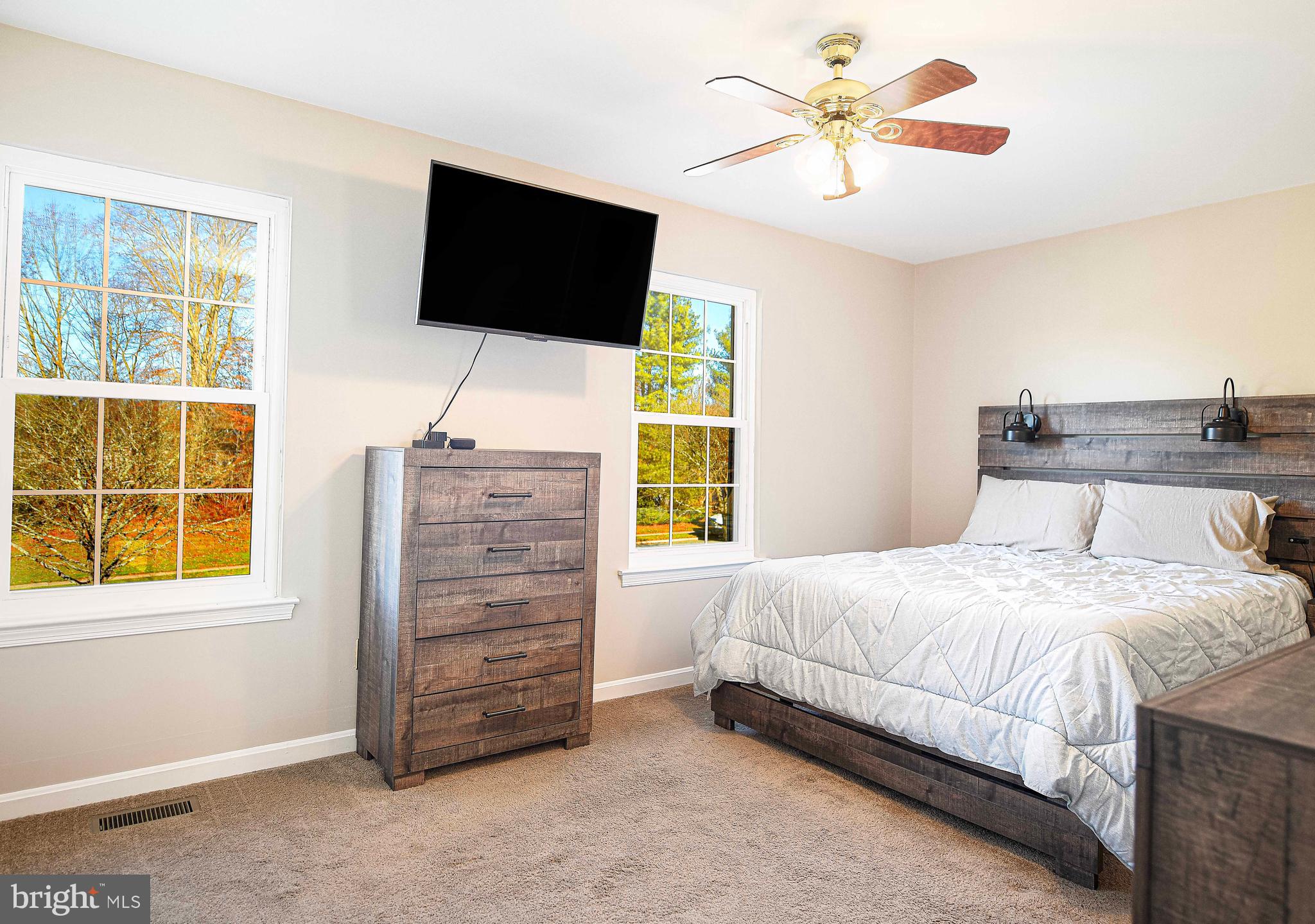 CONSTANT FRIENDSHIP - Residential