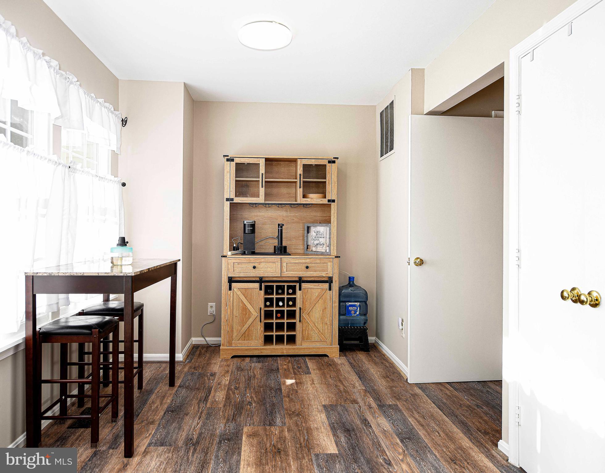 CONSTANT FRIENDSHIP - Residential