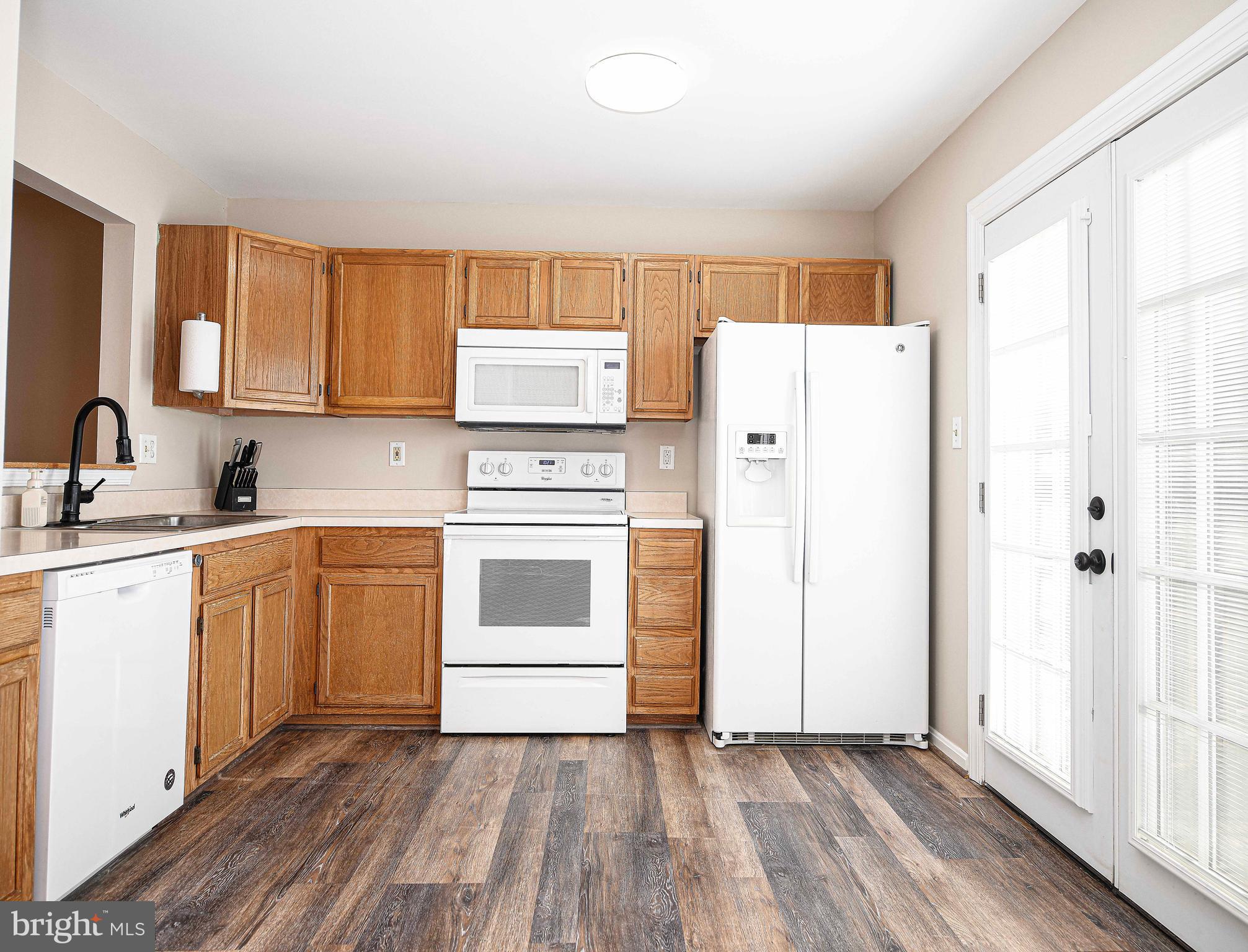 CONSTANT FRIENDSHIP - Residential