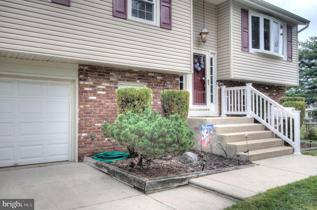 Photo of 12 Little Lane, BARRINGTON, NJ 08007 (MLS # NJCD2101428)