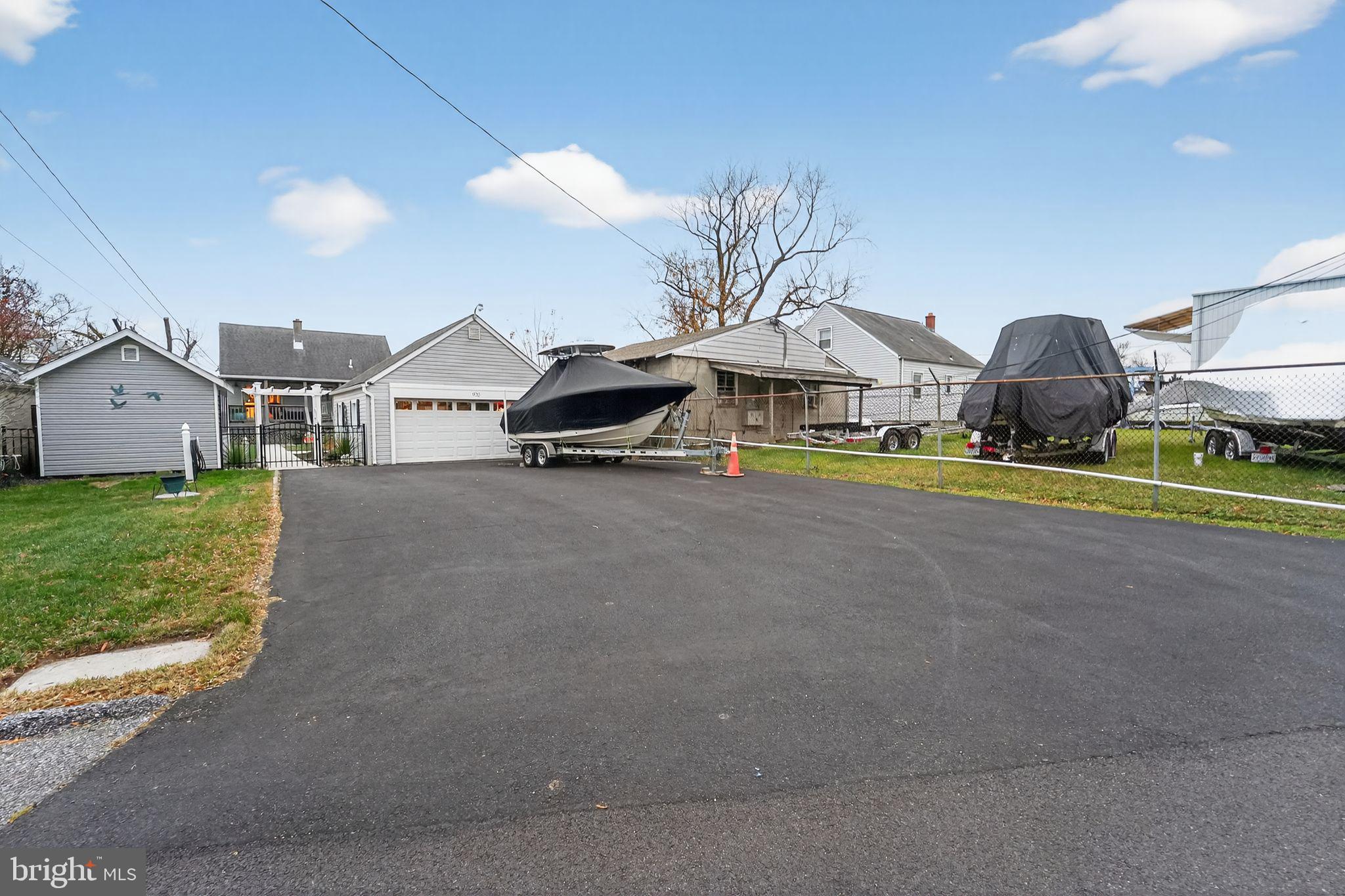 BOWLEYS QUARTERS - Residential