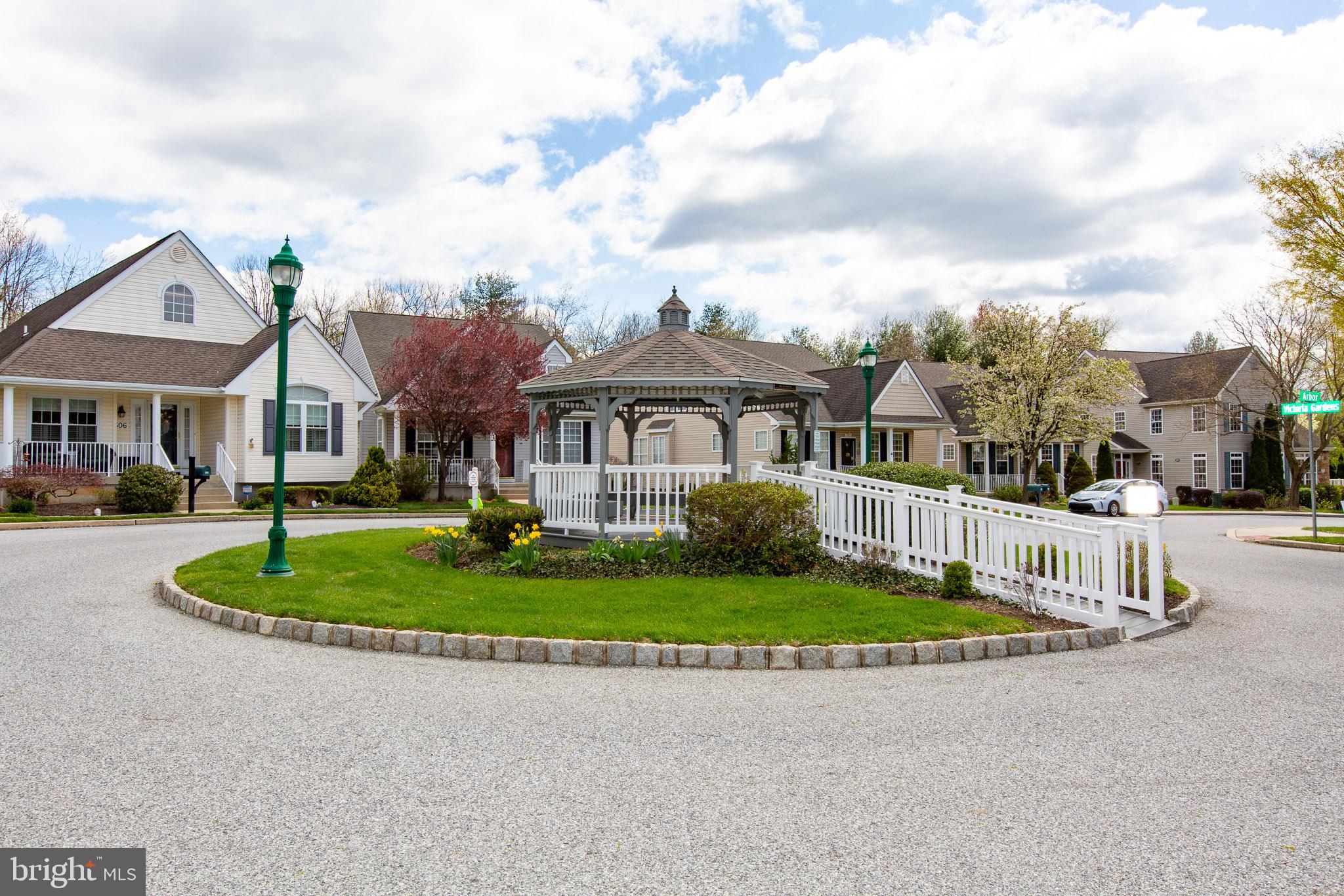 VICTORIA GARDENS - Residential