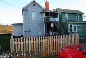 VERY NICE DOUBLE HOME UNIT 1 HAS 3 BEDROOMS AND UNIT 2 HAS 2 BEDROOMS. oWNER PAYS HEAT, WATER, AND SEWER. WELL LIGHTED PARKING LOT. CLOSE TO LHU.