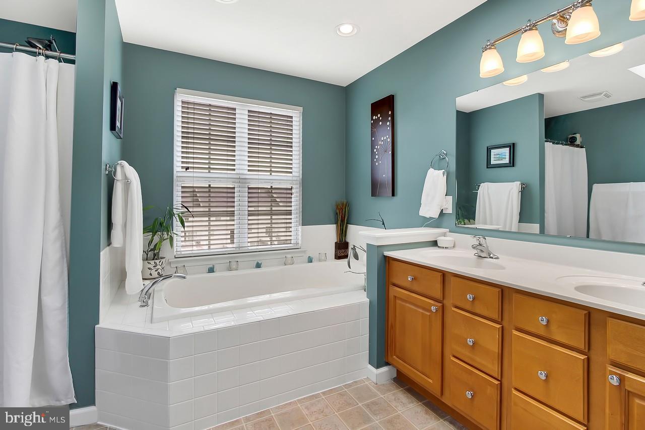 JACKSON HEIGHTS - Residential