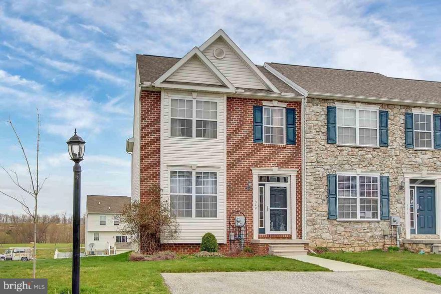 Ready to move in end unit with 9 ft. ceilings,  sunroom, hardwood floors, kitchen island, master suite with shower & tub, walk-in pantry, 12' x 12' deck, walk-out basement just waiting to be finished, plenty of storage. Conveniently located to both York and Hanover/Spring Grove.