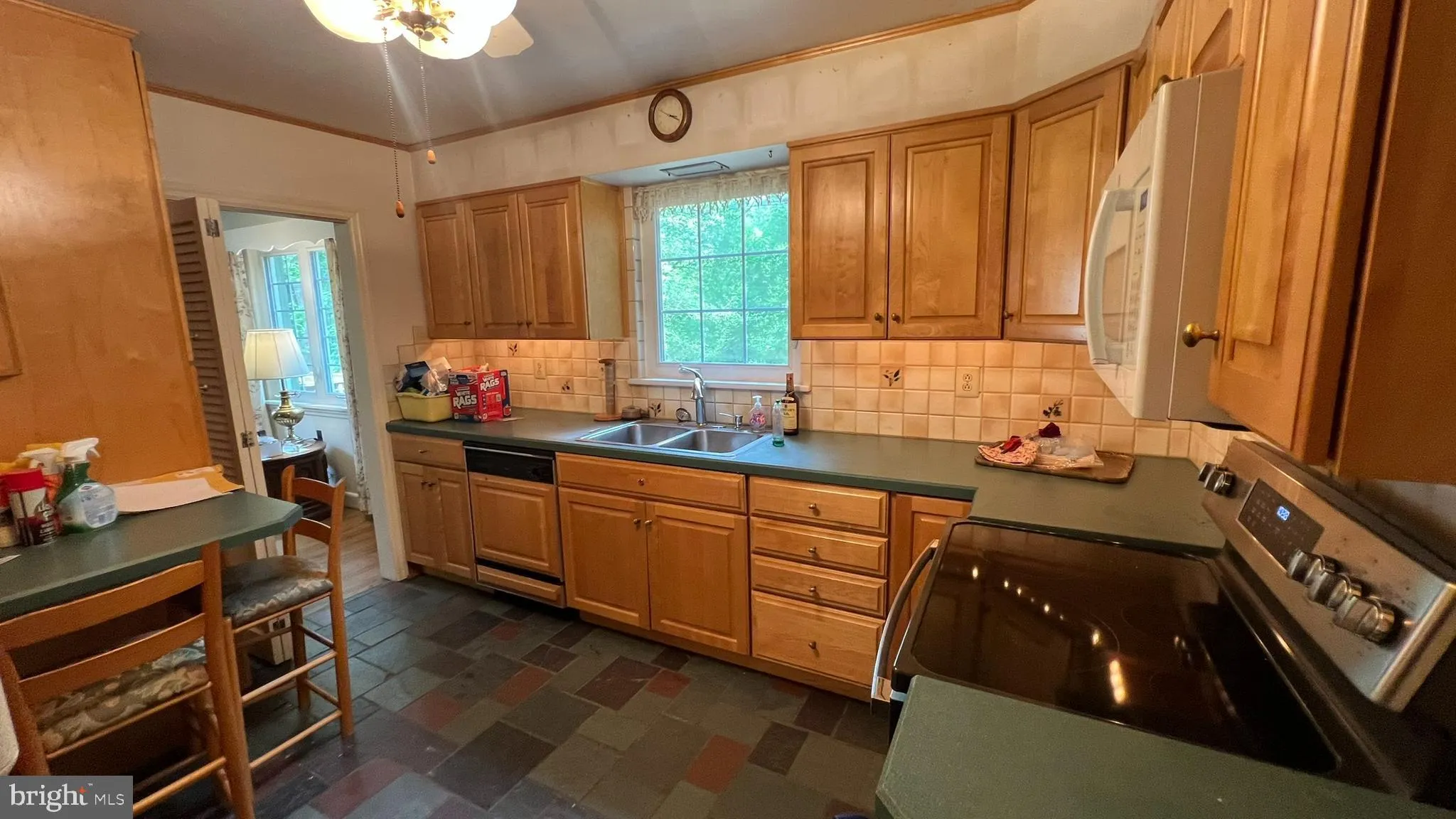 Collingswood, New Jersey 08108, United States, 3 Bedrooms Bedrooms, ,2 BathroomsBathrooms,Residential,Pending,150697