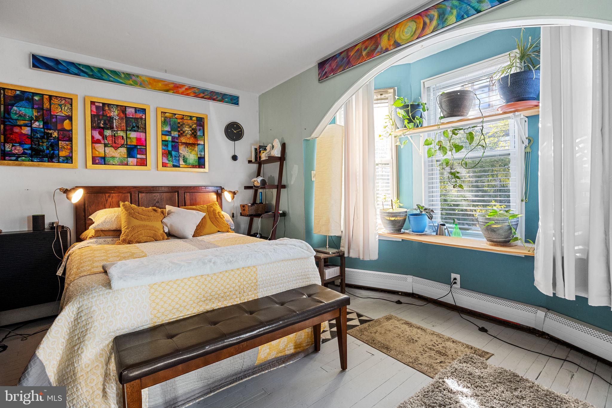 QUEEN VILLAGE - Residential Income