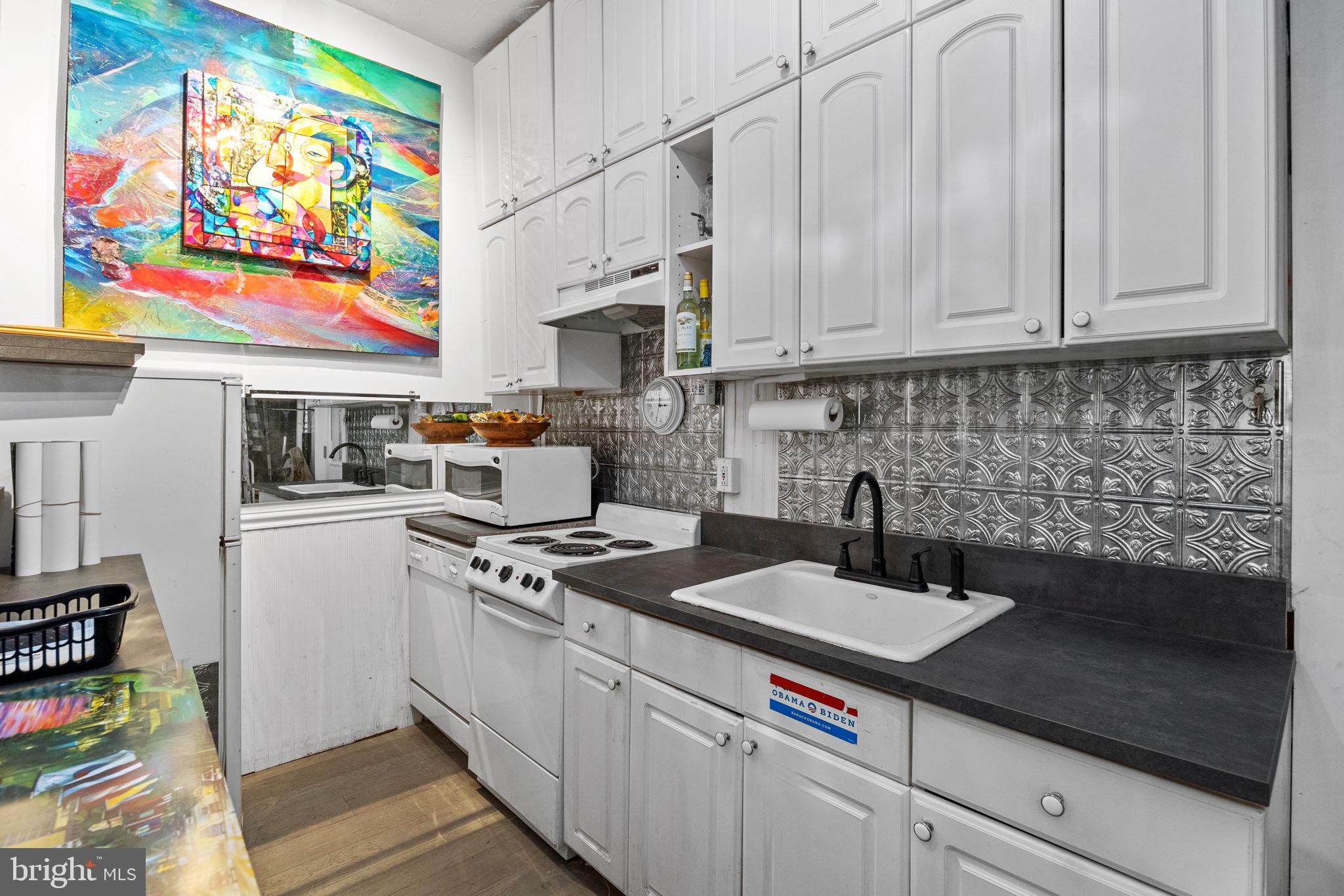 QUEEN VILLAGE - Residential Income