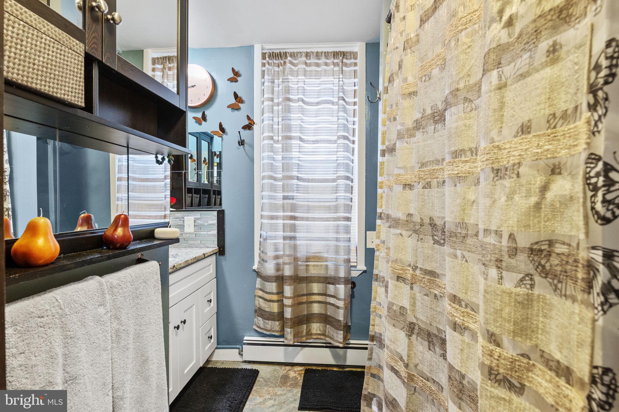 QUEEN VILLAGE - Residential Income
