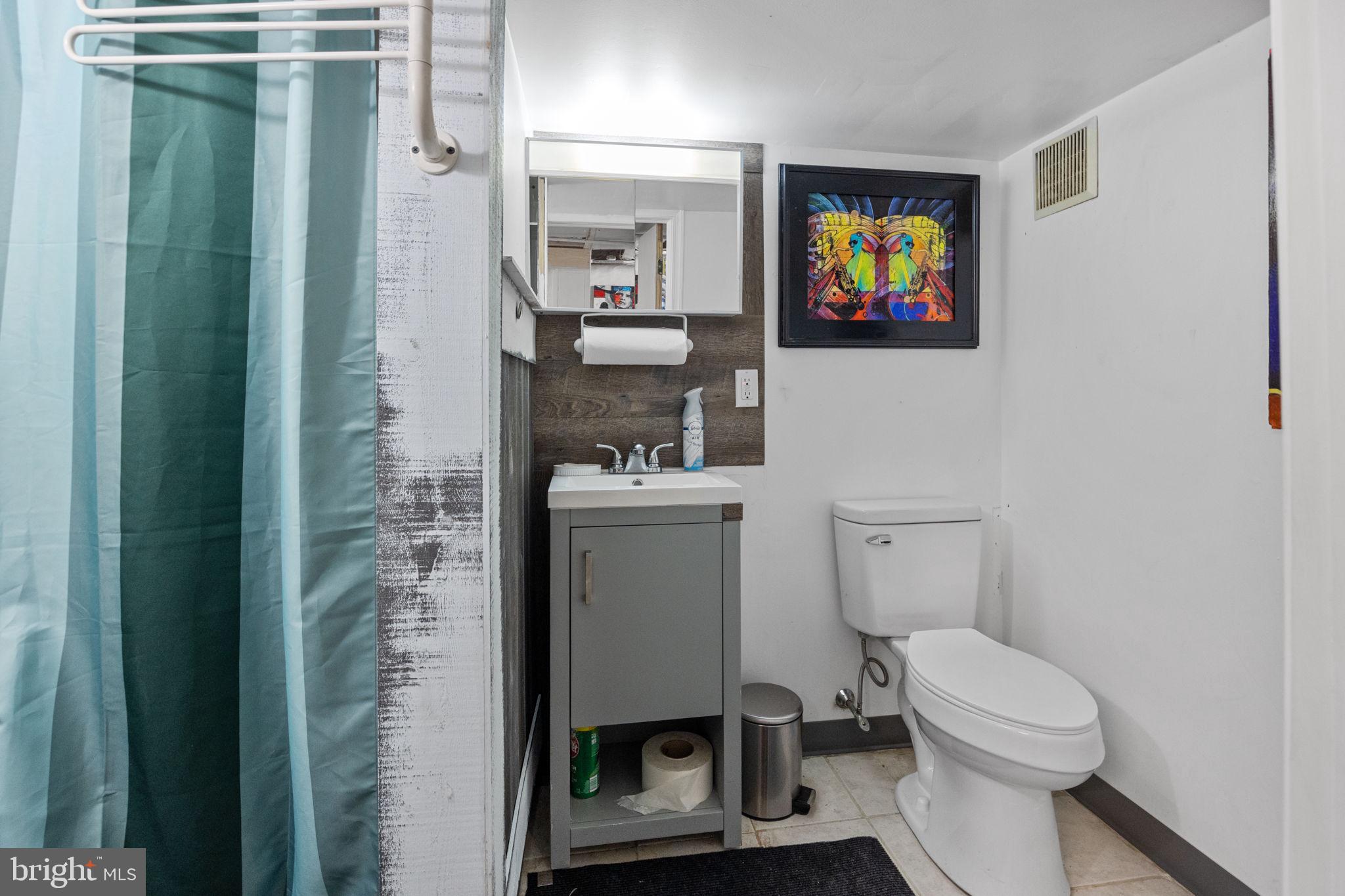 QUEEN VILLAGE - Residential Income
