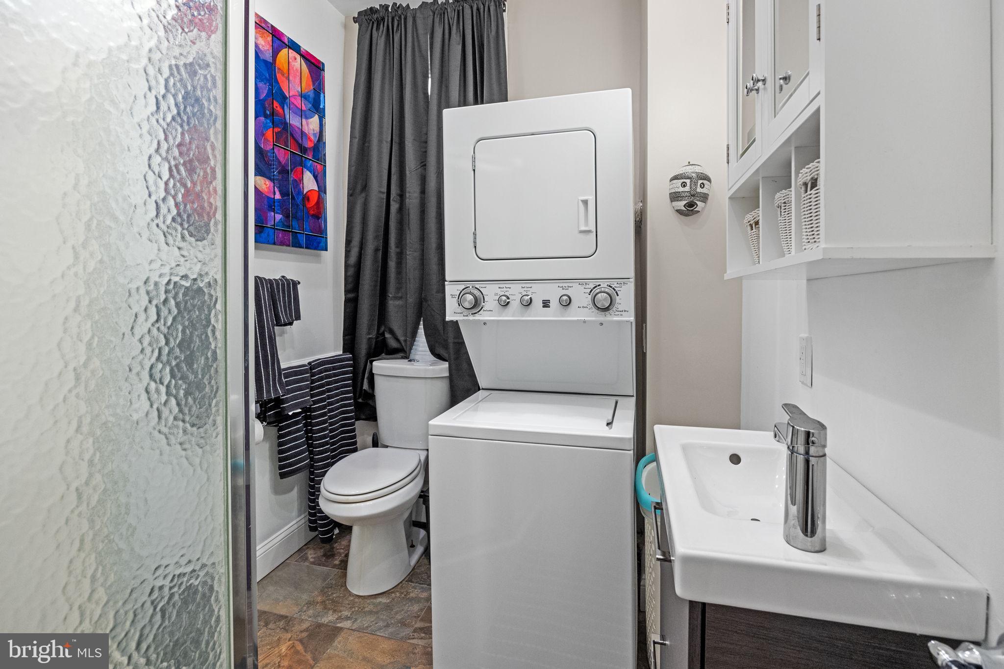 QUEEN VILLAGE - Residential Income