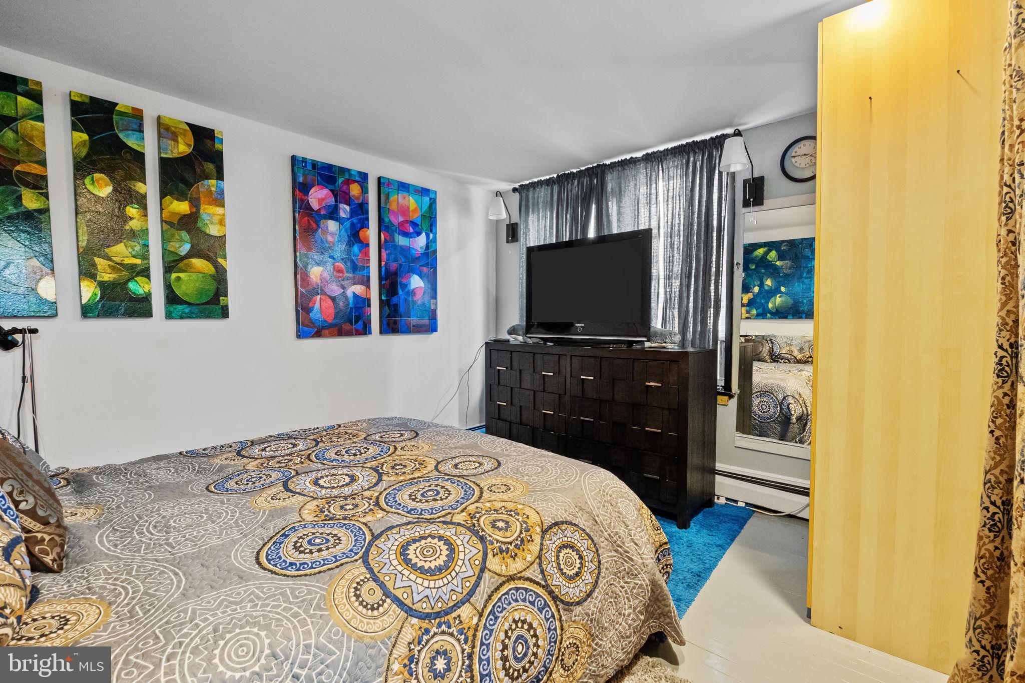 QUEEN VILLAGE - Residential Income