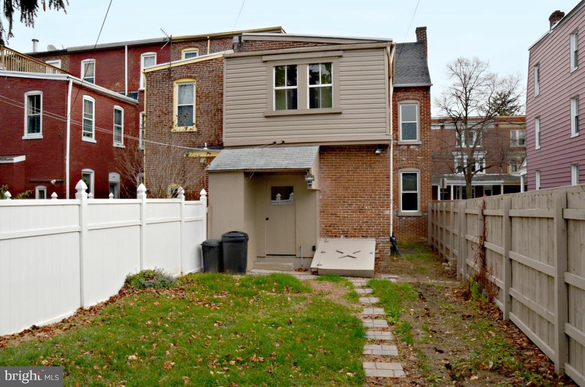 CHESTNUT HILL - Residential