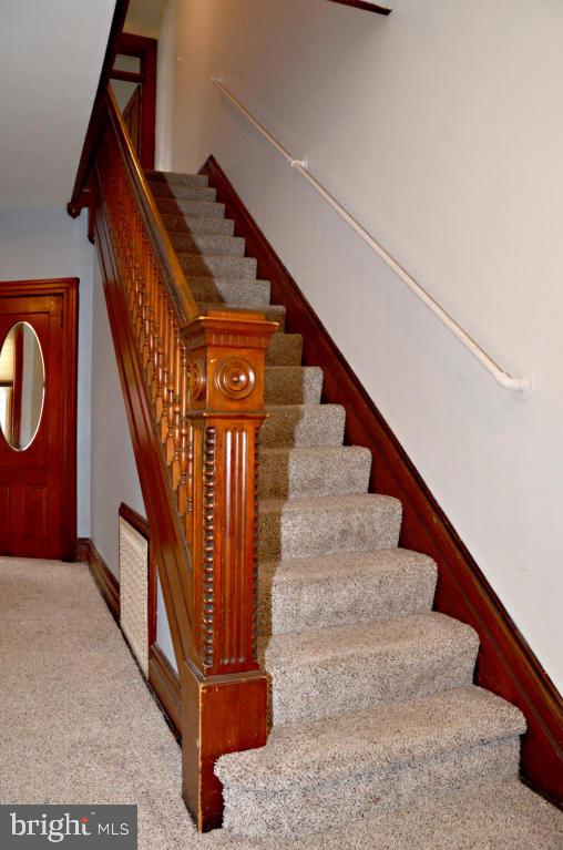 CHESTNUT HILL - Residential