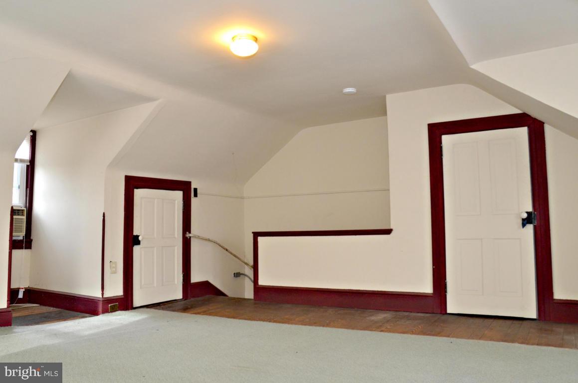 CHESTNUT HILL - Residential