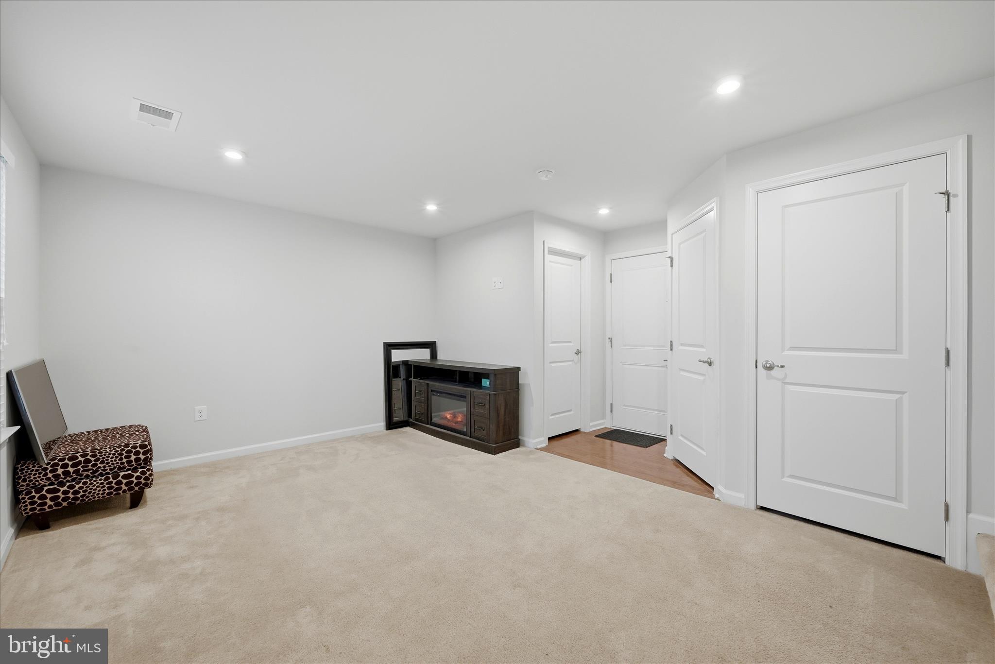 THE VILLAGE AT COURTHOUSE COMMONS - Residential