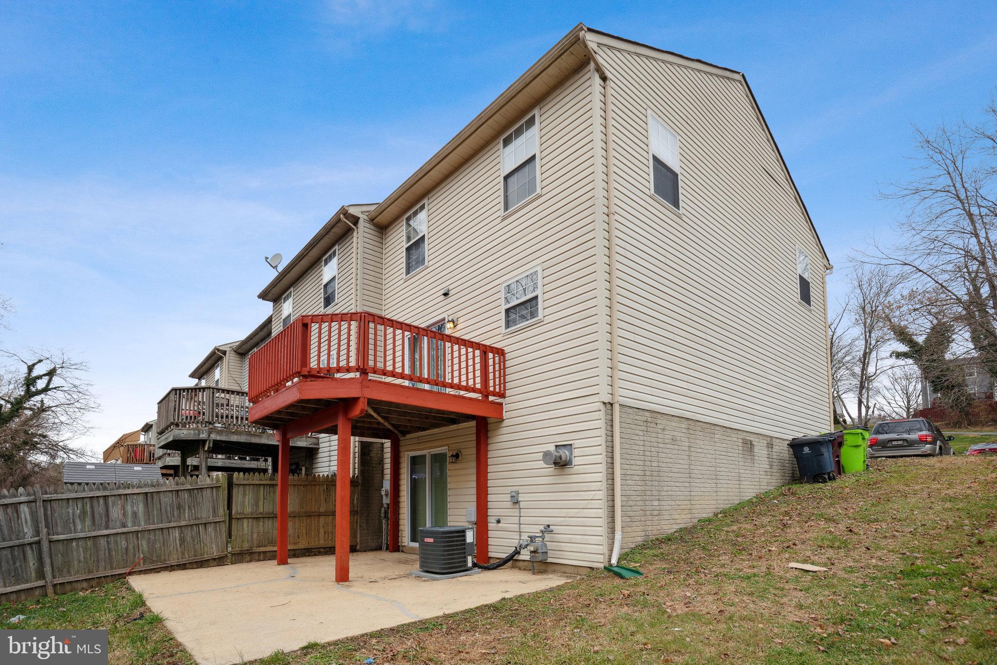 LONDON WOODS - Residential