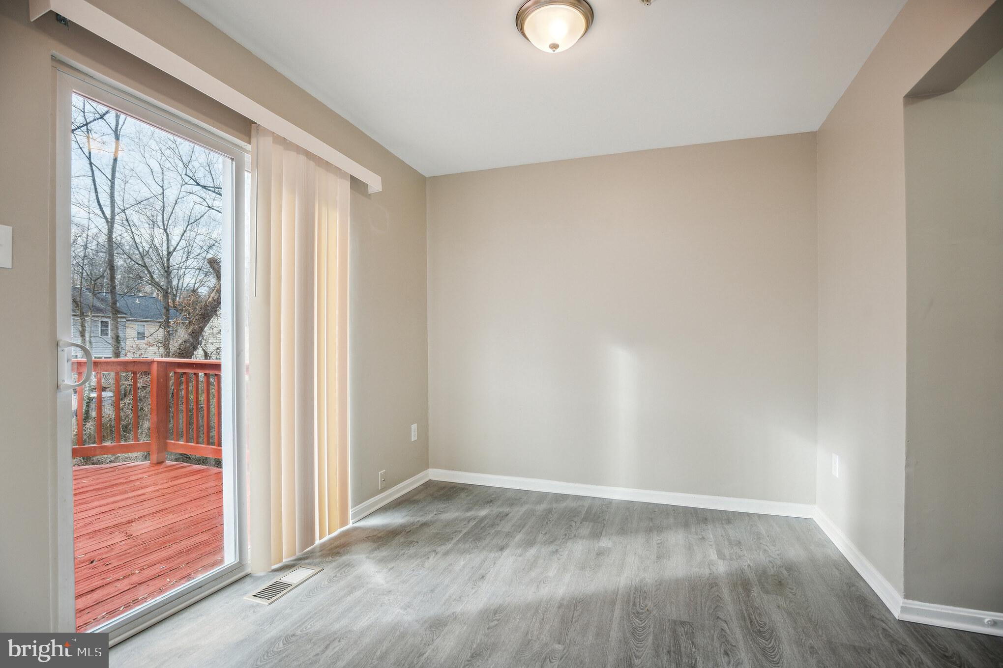 LONDON WOODS - Residential