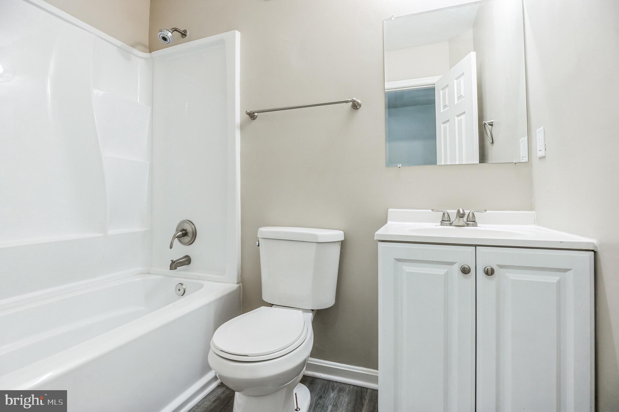 LONDON WOODS - Residential