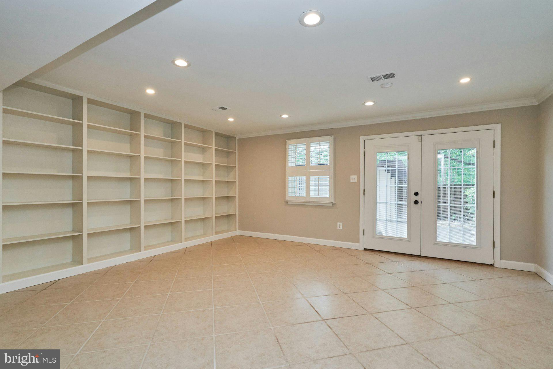 LAYTON COURT - Residential