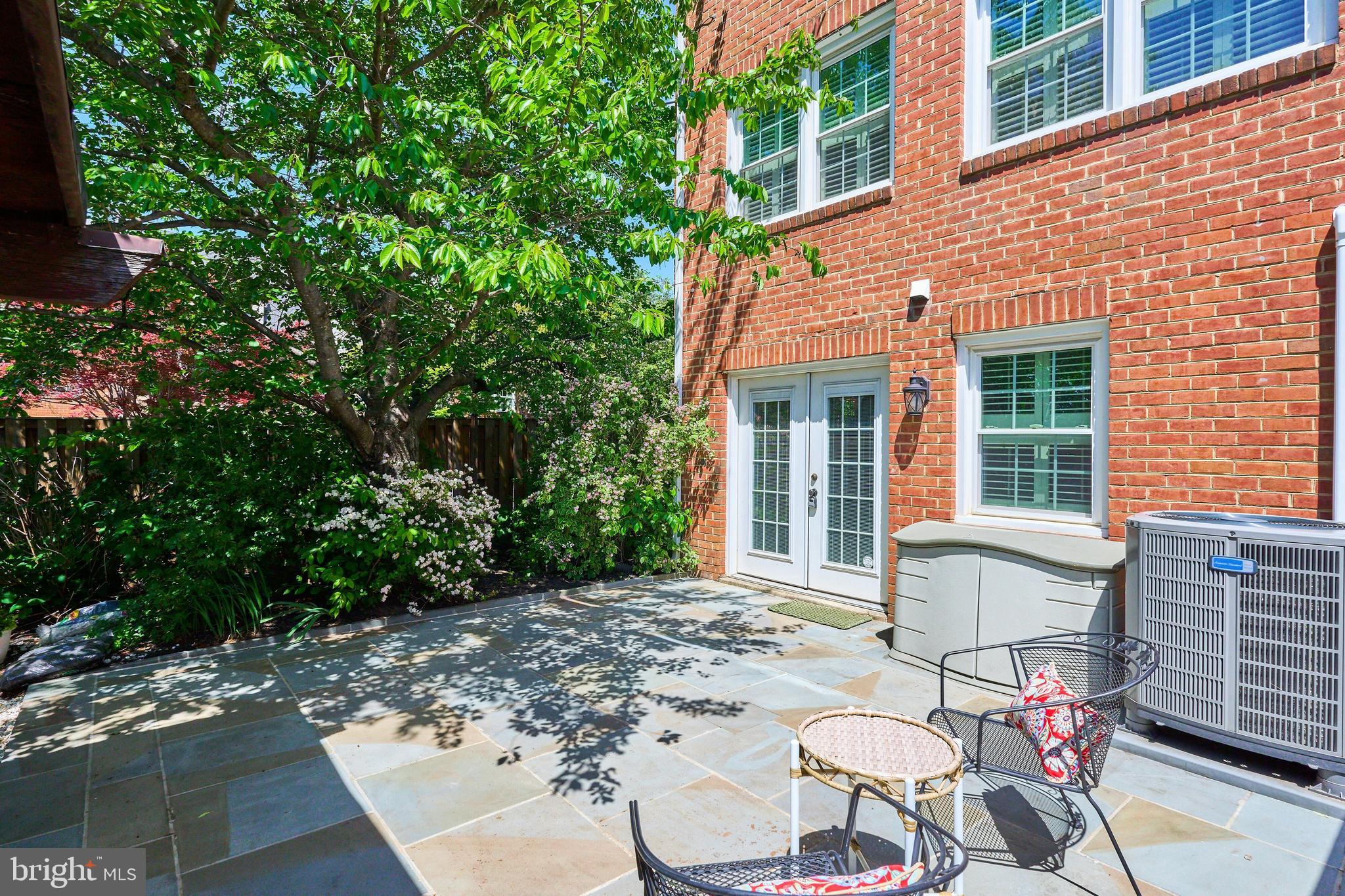 LAYTON COURT - Residential