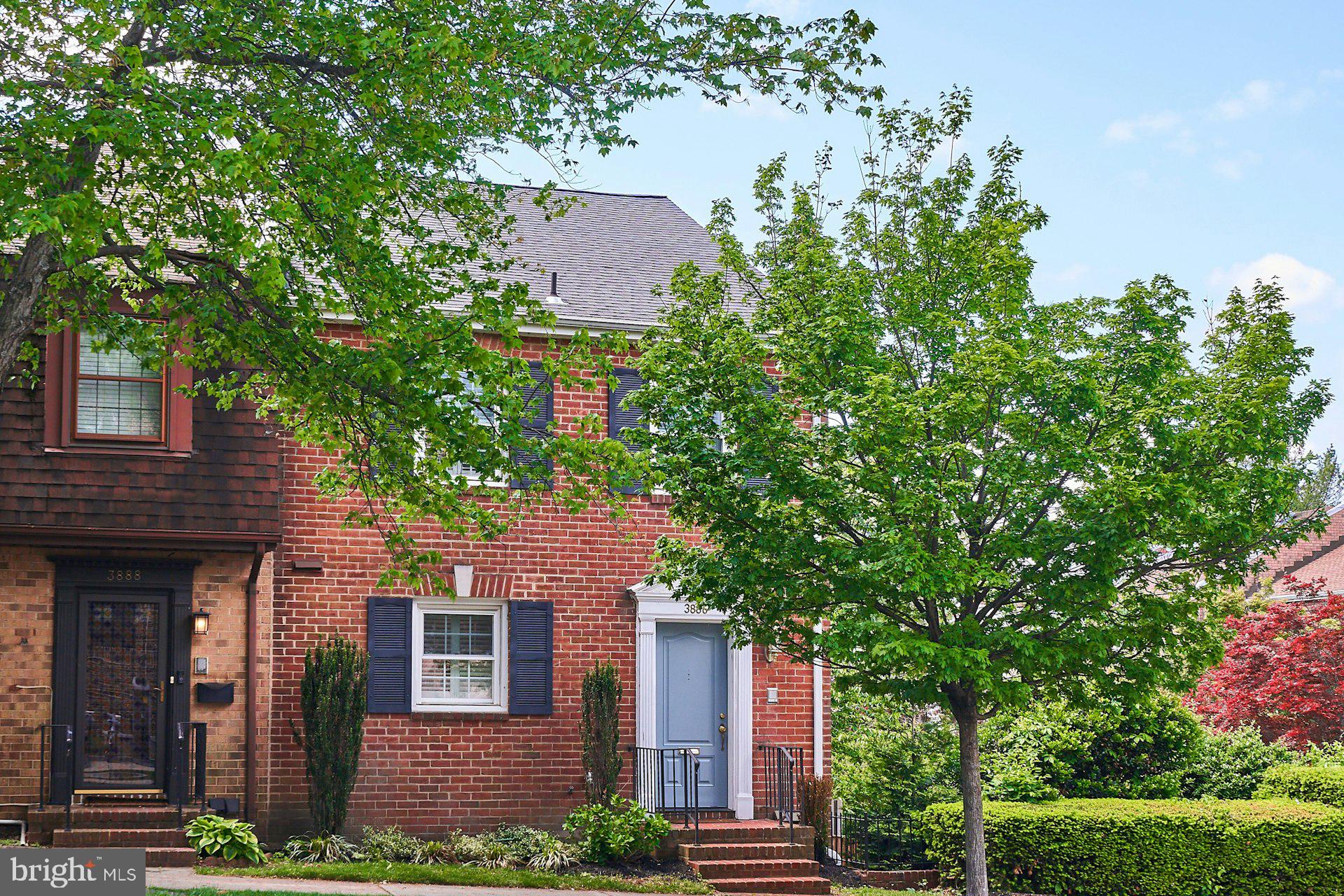 3886 UNIVERSITY DRIVE
