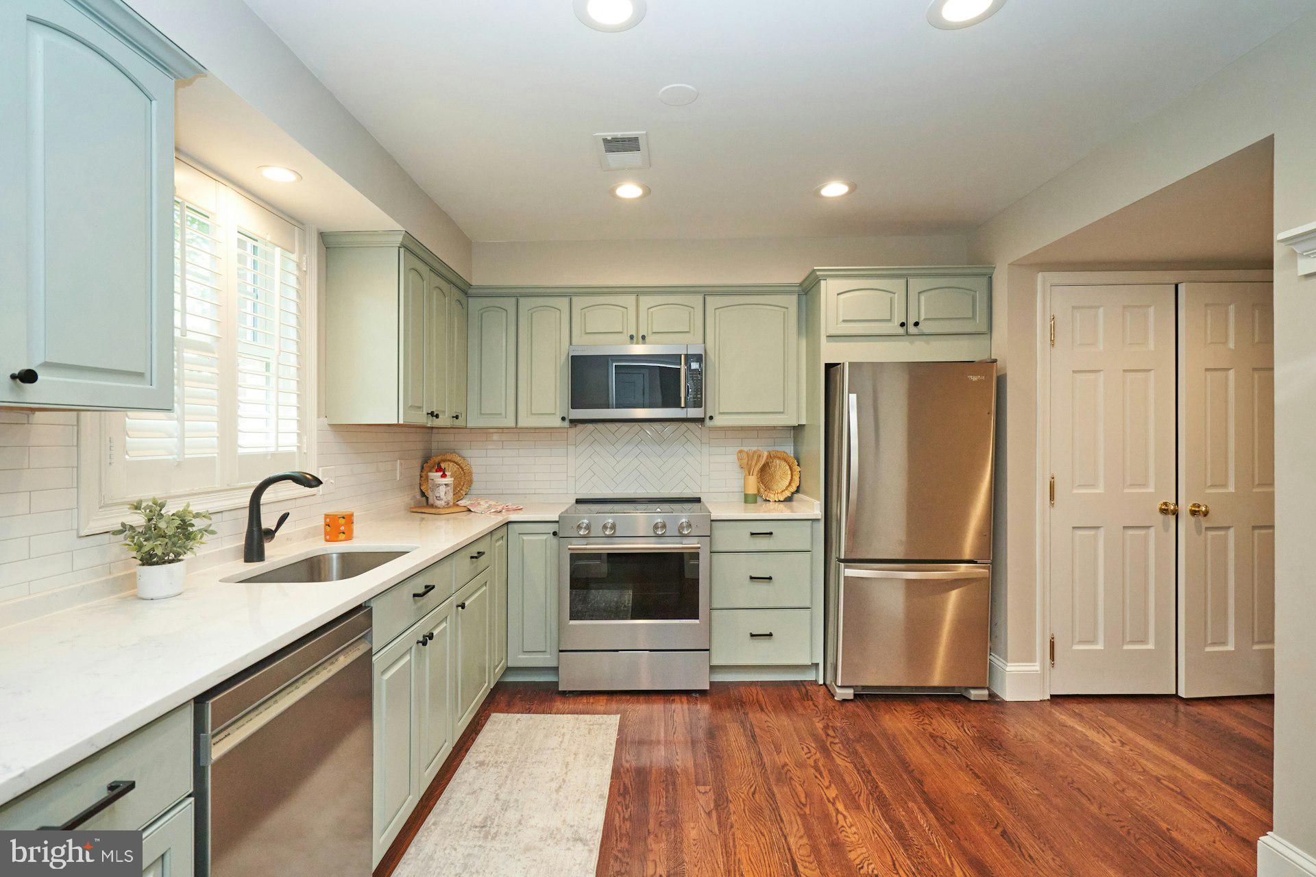 LAYTON COURT - Residential