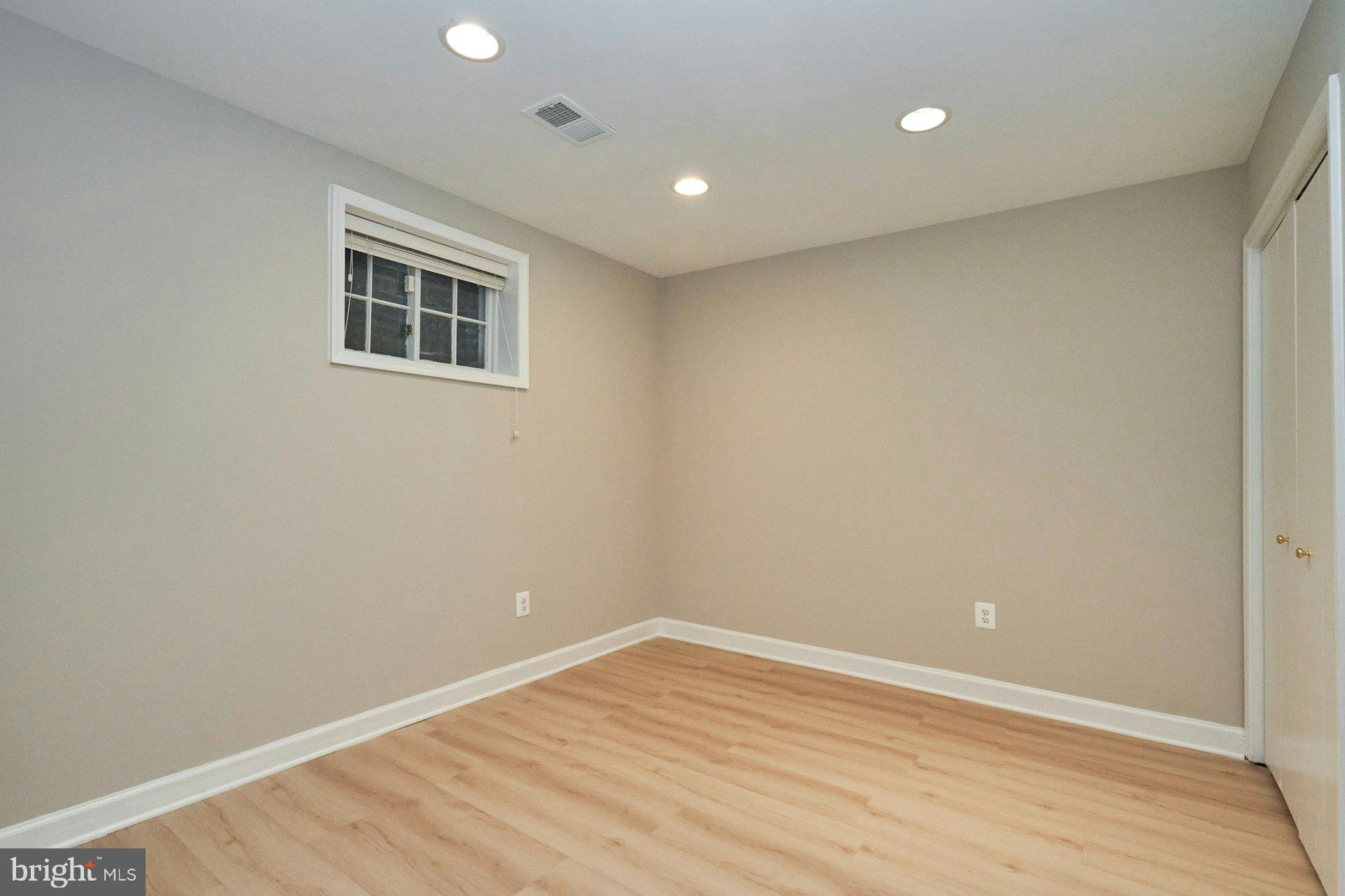 LAYTON COURT - Residential
