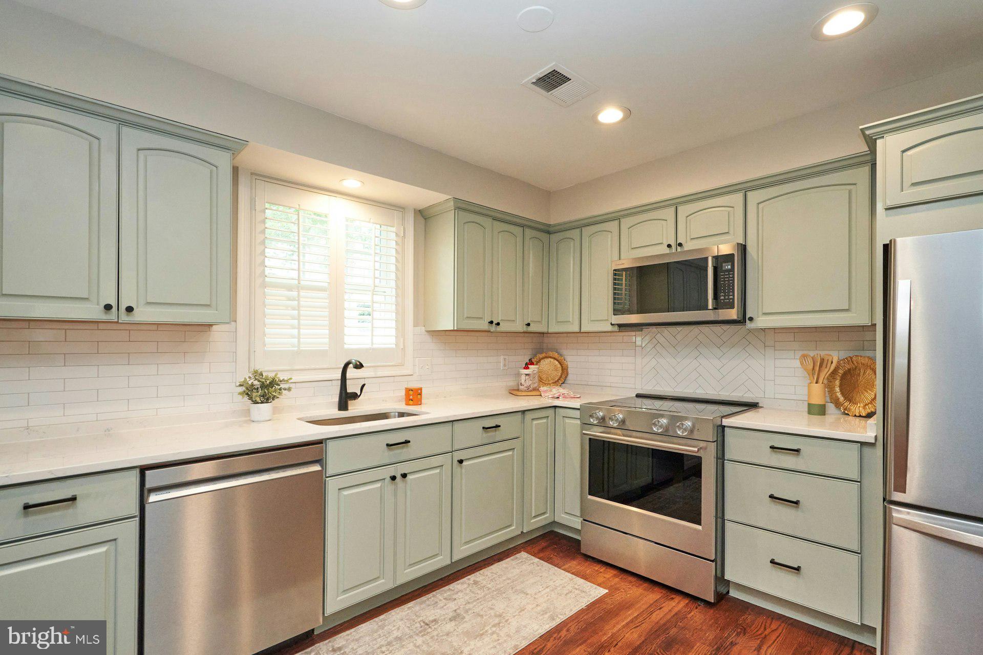 LAYTON COURT - Residential