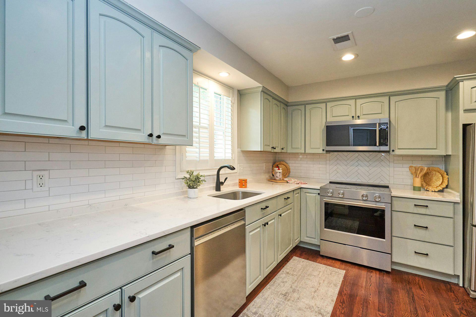 LAYTON COURT - Residential