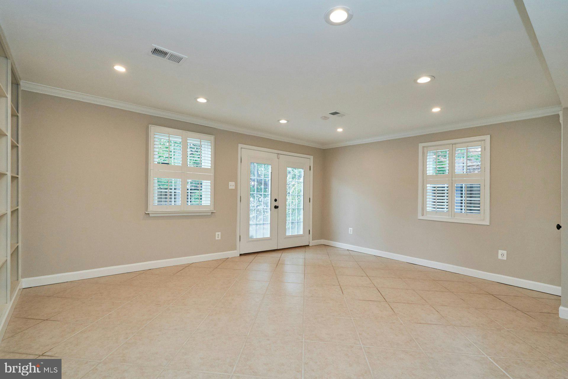 LAYTON COURT - Residential