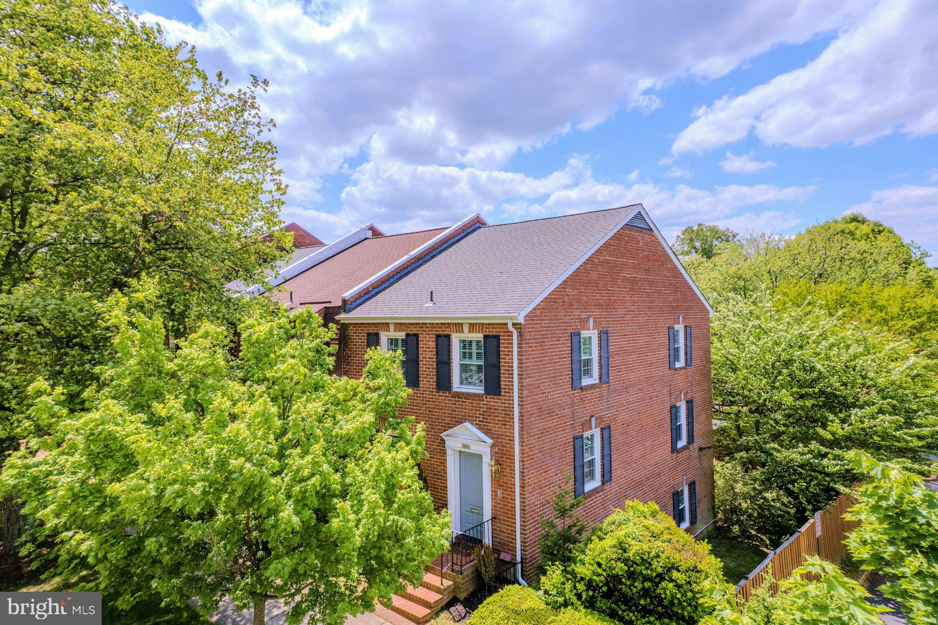 LAYTON COURT - Residential