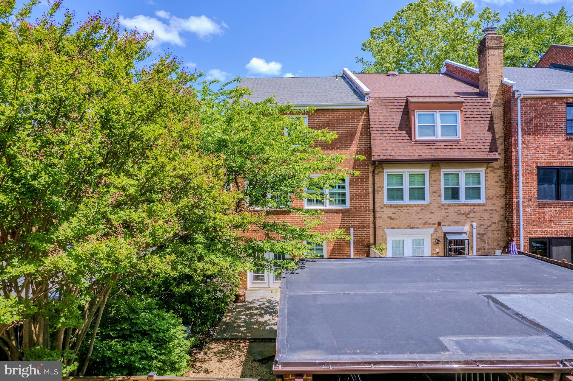 LAYTON COURT - Residential