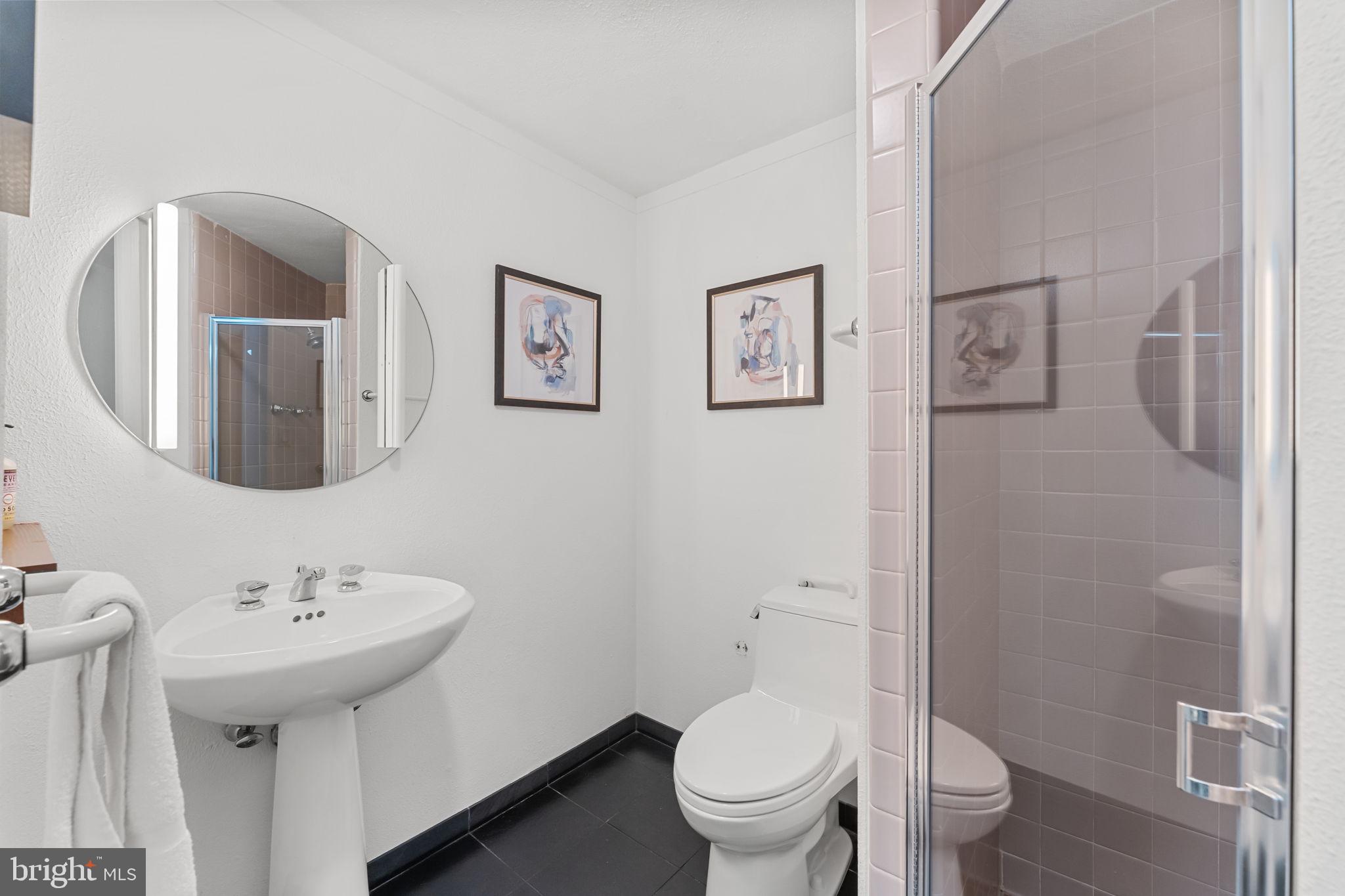 GLADWYNE - Residential