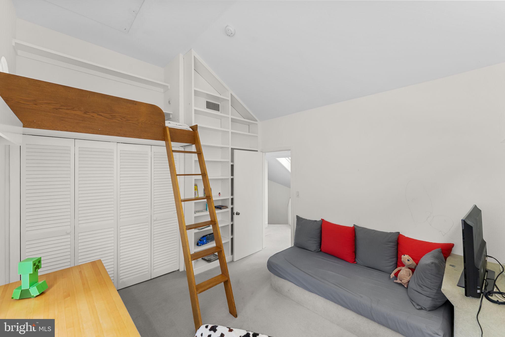 GLADWYNE - Residential