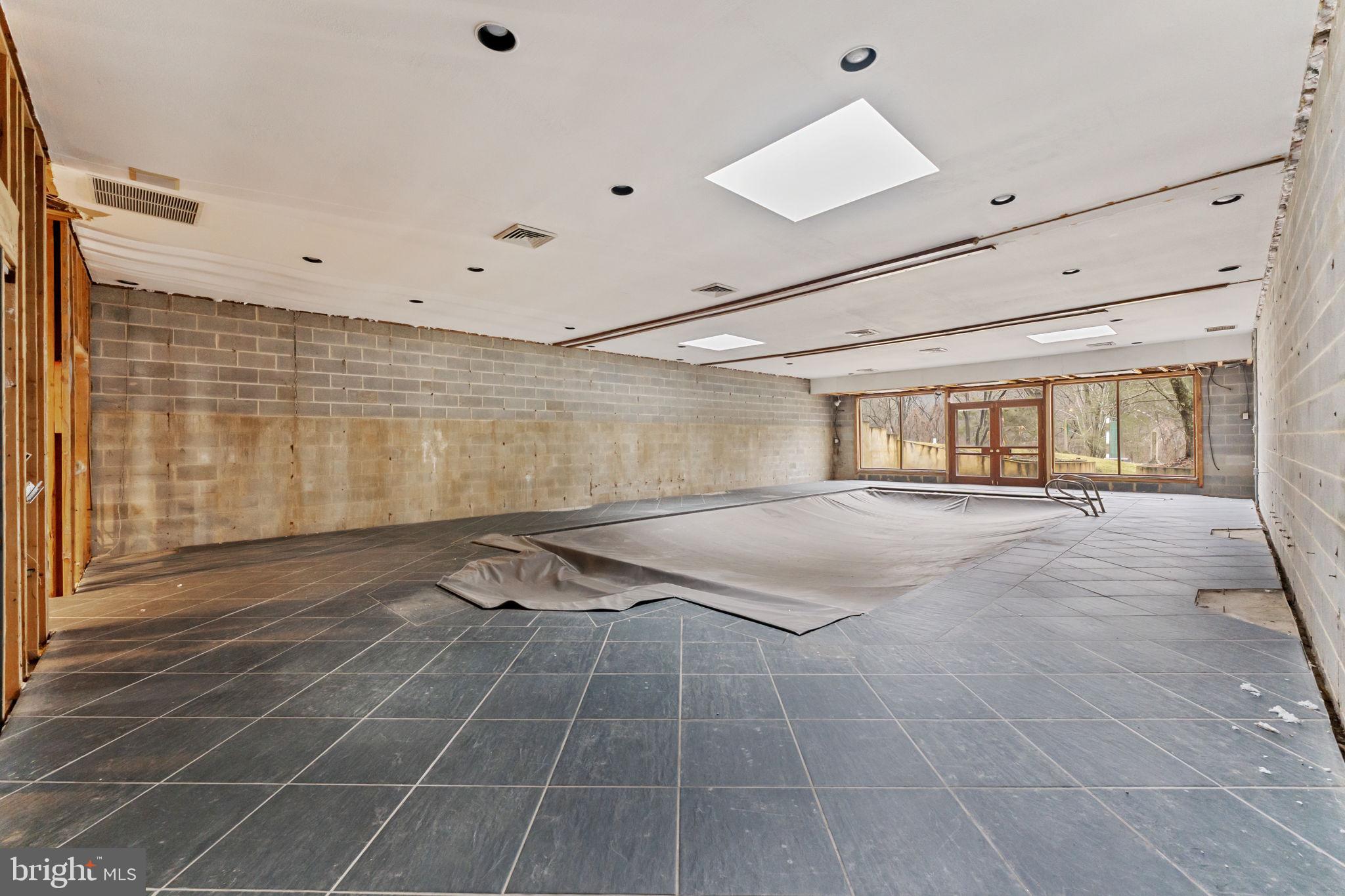 GLADWYNE - Residential