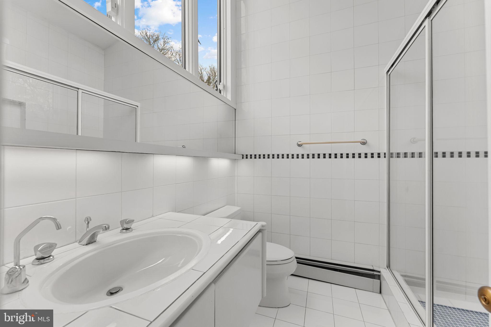 GLADWYNE - Residential