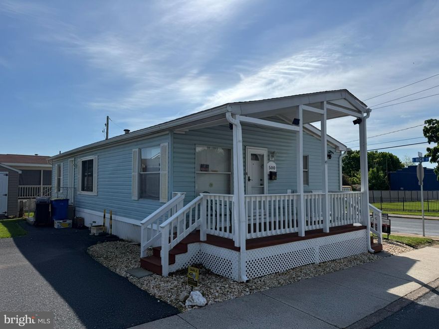 Pride of ownership is evident in this beautifully maintained 3 bedroom mobile home in Middletown. Home features a large living room with laminate floors and cathedral ceiling, dining area with lots of natural lighting, master bedroom with full bath central air, corner lot and economical gas heat, security system, wood deck and storage shed. This home is ready to move in. Within walking distance of Penn State University branch campus and easy access to main highways.
