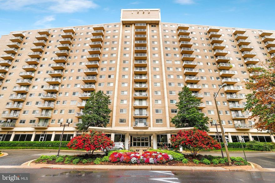 ****LISTED BELOW TAX-ASSESSED VALUE****Spacious junior 1-bedroom studio in the ParkEast building (ParkFairfax area) conveniently located near shops and restaurants, trails and parks.  Minutes to Reagan National Airport and DC!  This 5th floor unit has large windows with plenty of natural light, parquet flooring, full bathroom, and a walk-in closet.  The building features a recently renovated lobby, a pool, exercise room, tot-lot, dog-walking area, tennis court, basketball courts, dedicated gathering room (with TV and full kitchen), grilling/picnic area, surface parking and street parking, secure access to building, and managed lobby / 24-hour front desk.  Common laundry rooms on every floor have washers, dryers, utility sinks.  The $336/mo condo fees include gas, electric, water, sewer, trash.  The Village at Shirlington with shops, restaurants, theaters, post office, services, library is less than a mile away (pedestrian bridge over 395), a couple great dog parks are about a mile away, W&OD Trailhead (0.8 mi), Starbucks / Giant / District Dumplings / SweetFrog (1.1 mi), MOM's Organic Market and the Birchmere (1.3 mi), Amazon HQ2 (3 mi), Pentagon (3.5 mi), Reagan National Airport (4 mi), DC (6 mi).  A Metro bus stop is out in front of the building.