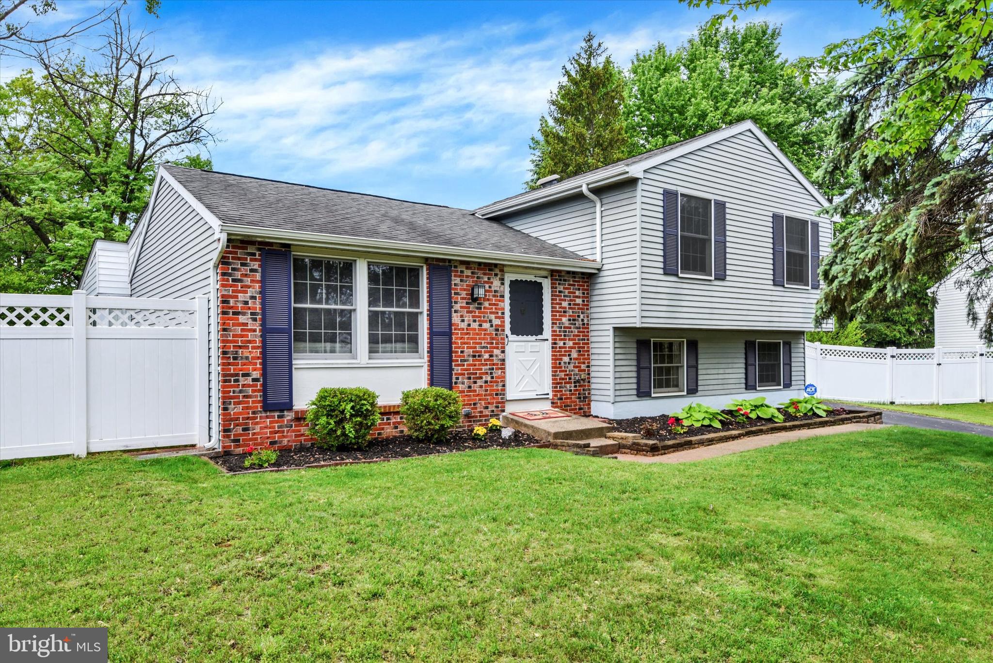 1324 SPLIT RAIL LANE