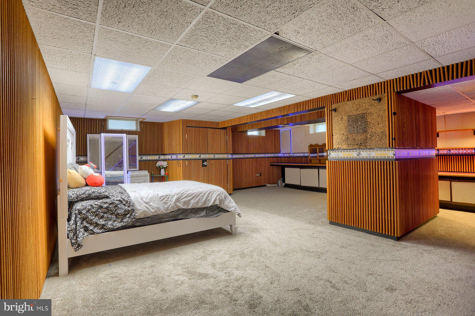 SPRINGFORD MANOR - Residential