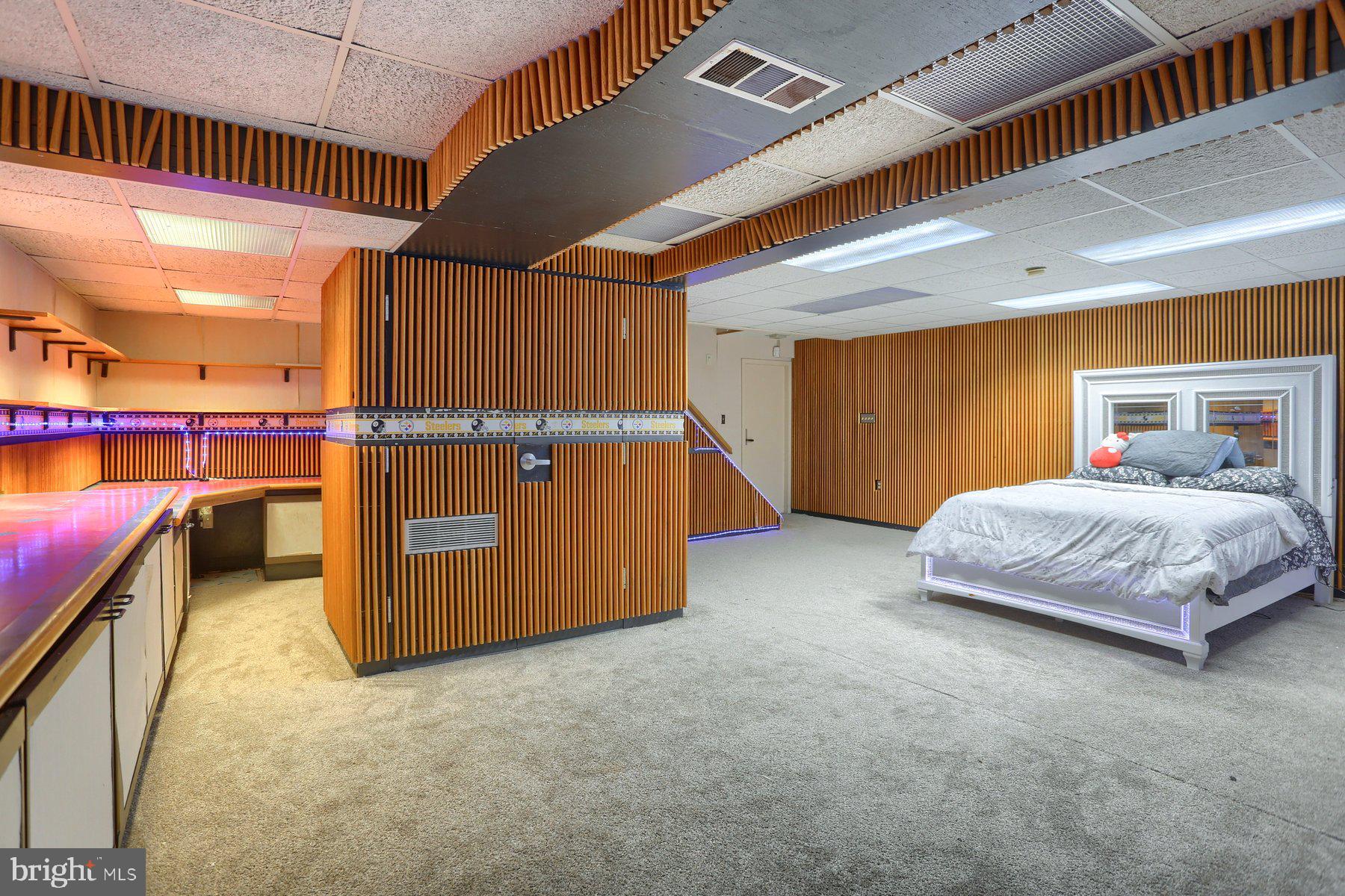 SPRINGFORD MANOR - Residential