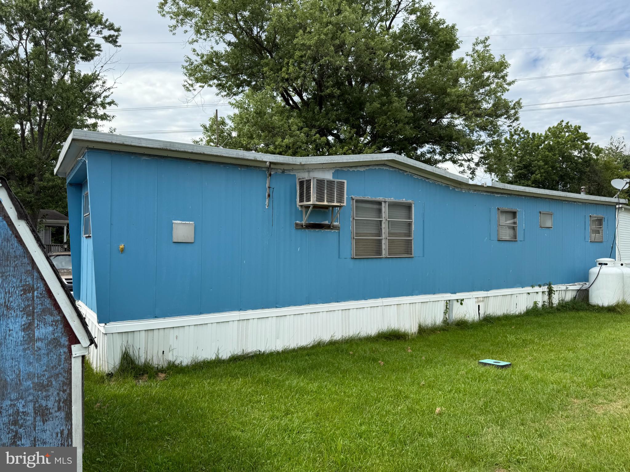 128 VALLEY LN