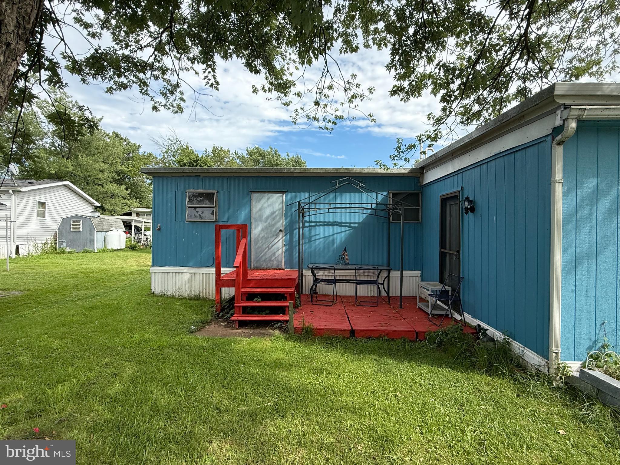 128 VALLEY LN
